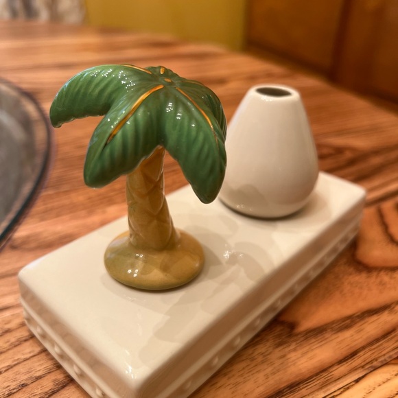 Nora Fleming Cream and Green Palm Tree Vase - Picture 2 of 6